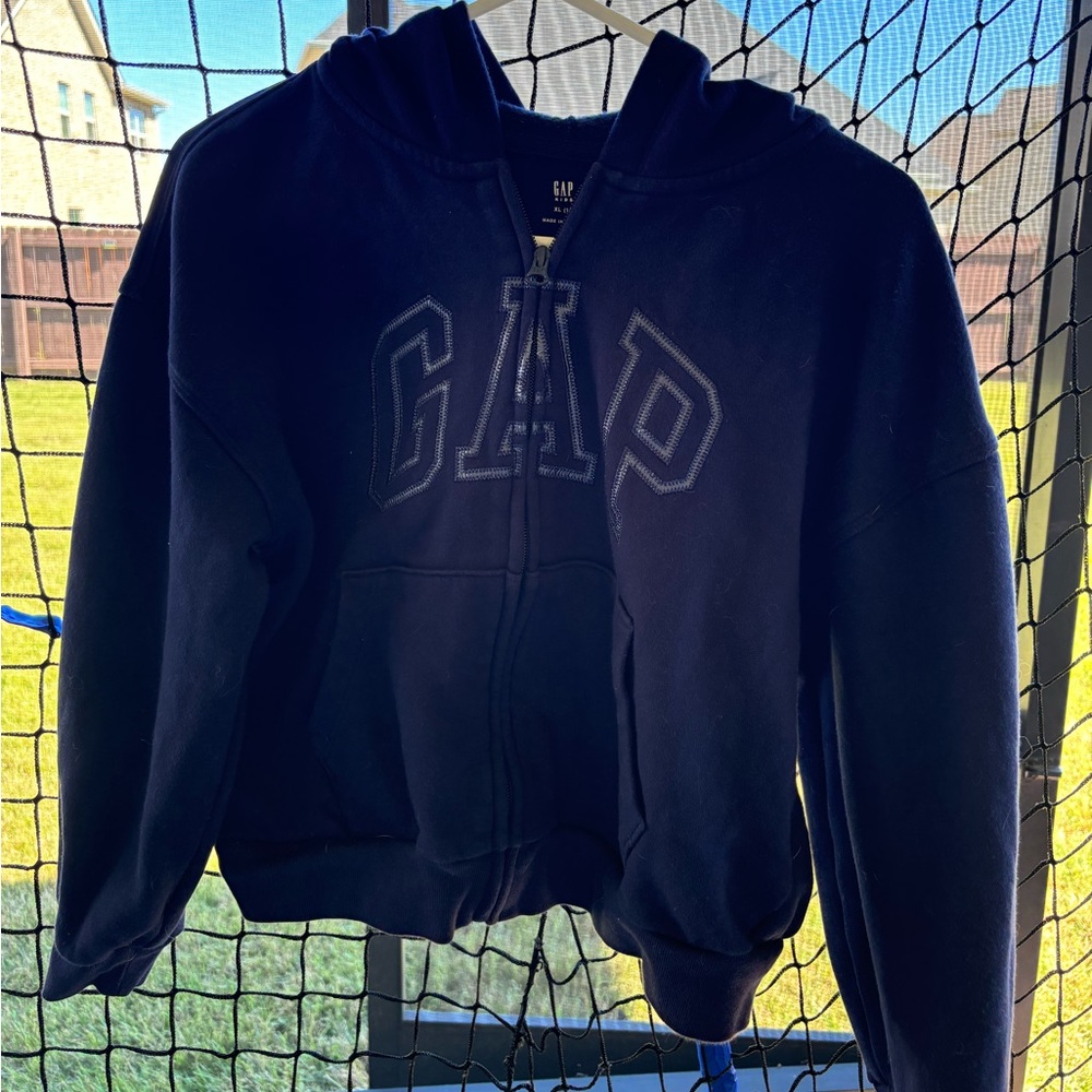 Zip up navy blue GAP hoodie. Size 10/12 girls. Like new.